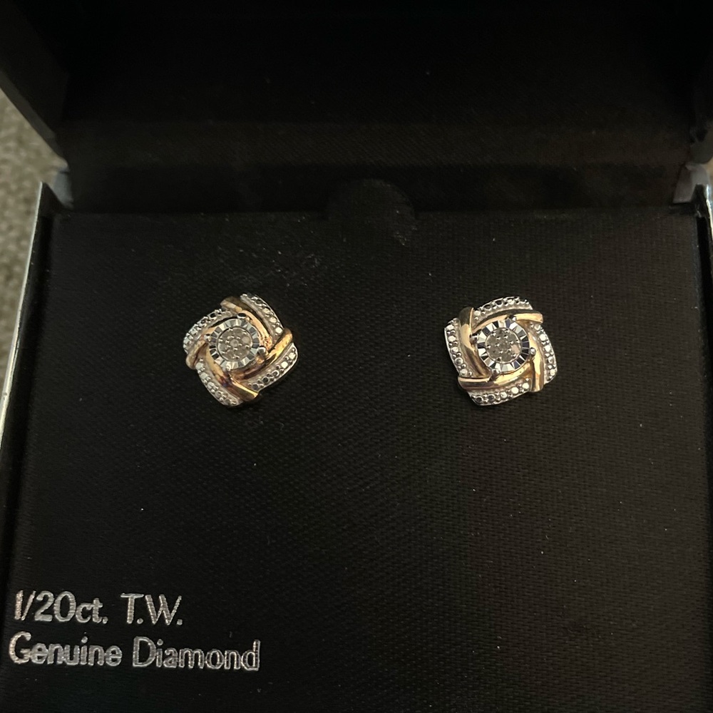 NEW 1/20 carat TW genuine diamond sterling silver stud earrings